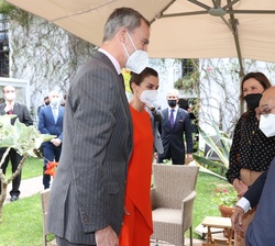 Don Felipe y Doña Letizia con el Premio de Literatura en Lengua Castellana “Miguel de Cervantes” 2020, el escritor Francisco Brines