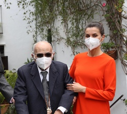 Doña Letizia con Francisco Brines