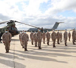 Fuerza presente y aeronaves participantes en misiones en Afghanistan reciben el saludo y el reconocimiento de Su Majestad el Rey