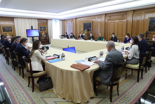 Detalle de la reunión de la Comisión delegada de la Fundación Princesa de Girona presidida por Sus Majestades los Reyes