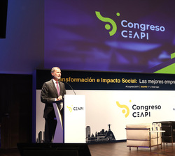 Don Felipe dirige unas palabras a los asistentes