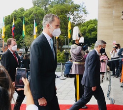 Su Majestad el Rey a su llegada a la Asamblea Nacional