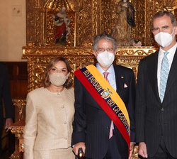Su Majestad el Rey con el presidente y la primera dama de la República del Ecuador