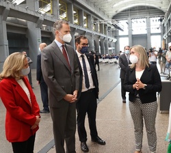 Visita de Su Majestad el Rey a la exposición de prototipos de respiradores