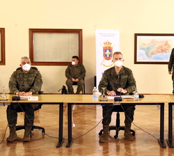 Su Majestad el Rey en el Salón del Artesonado durante la presentación del Mando de Adiestramiento y Doctrina del Ejército de Tierra
