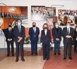 Su Majestad la Reina Doña Sofía junto a las autoridades y miembros de la Fundación de Música Ferrer-Salat