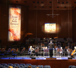 Vista del escenario durante el concierto