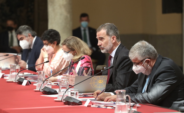 Su Majestad el Rey durante su intervención en la reunión anual del Patronato del Real Instituto Elcano de Estudios Internacionales y Estratégicos
