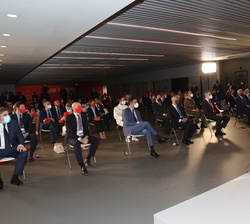 Su Majestad el Rey, el Presidente de la República Portuguesa y el resto de autoridades se encuentran en el antepalco antes de comenzar el acto