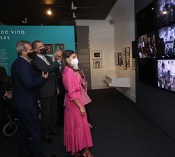 Sus Majestades los Reyes durante su visita
