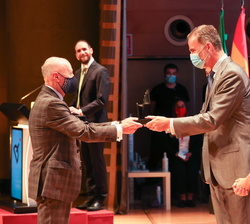 Su Majestad el Rey entrega el Premio Nacional de Innovación 2020 en la modalidad "Trayectoria Innovadora" a Francisco Marín Pérez