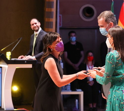 Su Majestad el Rey entrega la Mención Especial en Diseño 2020 en la modalidad “Profesionales” a Isabel Inés Casasnovas