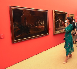 Sus Majestades los Reyes recorren la exposición “Odaliscas. De Ingres a Picasso”