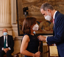 Su Majestad el Rey condecora con la Orden del Mérito Civil a Doña María del Mar Delgado Serrano, investigadora de Córdoba (Andalucía)