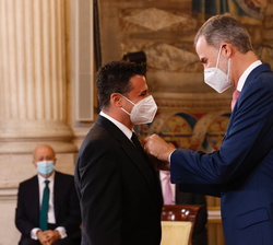 Su Majestad el Rey condecora con la Orden del Mérito Civil a Don Esteban Orenes Piñero, investigador biosanitario de Murcia