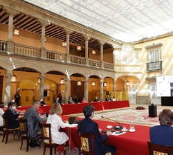Don Felipe durante el desarrollo de la reunión del Patronato de la Fundación Cotec