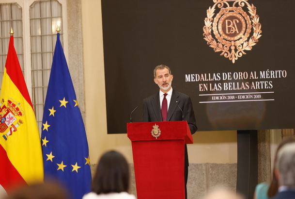 Su Majestad el Rey durante su intervención tras la entrega de las Medallas de Oro al Mérito de las Bellas Artes a los galardonados