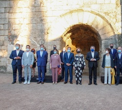 Su Majestad la Reina Doña Sofía con las autoridades y miembros del Grupo de Ciudades Patrimonio de la Humanidad de España asistentes al concierto