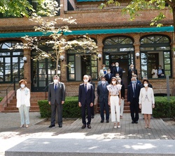 Doña Letizia junto a los asistentes a la reunión del Patronato de la Residencia de Estudiantes