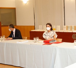Doña Letizia durante el desarrollo de la reunión