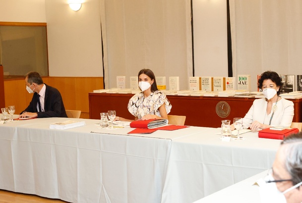 Doña Letizia durante el desarrollo de la reunión