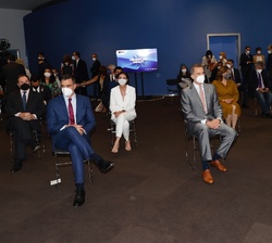 Su Majestad el Rey en primera fila de asientos durante la presentación de las novedades más destacadas del Salón MWC Barcelona 2021