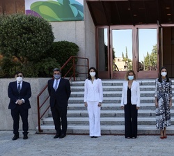 Fotografía de grupo de Doña Letizia junto a las autoridades invitadas al World Blindness Summit Madrid'21