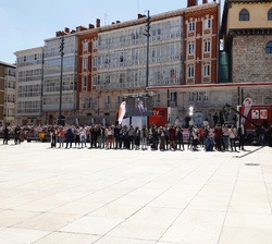 Su Majestad el Rey a su llegada a Burgos