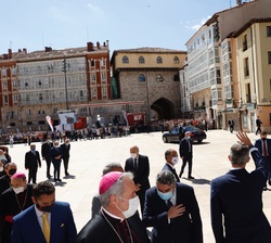 Don Felipe recibe el saludo de los ciudadanos de Burgos