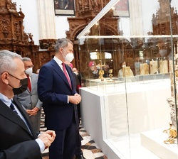 El Rey durante el recorrido por la Catedral de Burgos