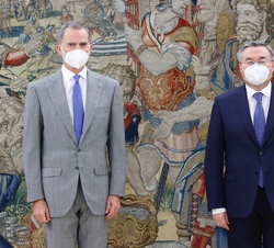 Su Majestad el Rey junto al viceprimer ministro y ministro de Asuntos Exteriores de la República de Kazajstán, Mukhtar Tileuberdi