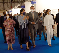 Don Felipe y Doña Letizia recorren la Feria Internacional de Arte Contemporáneo-ARCOmadrid