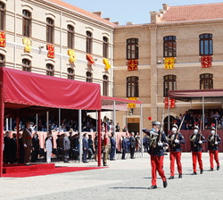 Su Majestad el Rey durante el desfile al paso de los gastadores