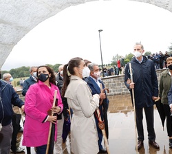 Don Felipe y Doña Letizia a su llegada a la capilla del Sancti Spiritus