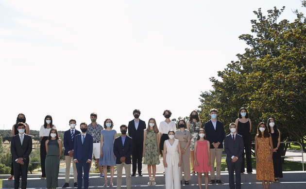 Fotografía de grupo de Su Alteza Real la Princesa de Asturias junto a sus nuevos compañeros