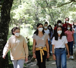 La Infanta Doña Sofía recorre con su grupo el hayedo