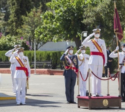 Su Majestad el Rey recibe honores de ordenanza