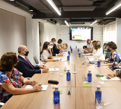 Vista general de la reunión de trabajo de la AECC que preside Doña Letizia como presidenta de honor