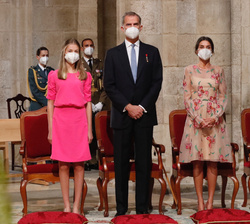Sus Majestades los Reyes junto a Sus Altezas Reales la Princesa de Asturias y la Infanta Doña Sofía ocupan su lugar en el interior de la Catedral de S
