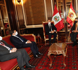 Encuentro bilateral de las delegaciones de España y Perú