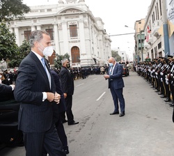 Don Felipe a su llegada a la Compañía de Bomberos Voluntarios, Roma nº 2