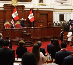 Momento del juramento del Presidente de la República del Perú