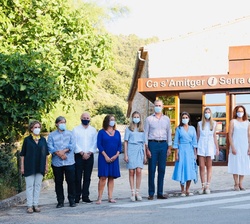 Los Reyes, la Princesa de Asturias y la Infanta Sofía en el Centro de Interpretación de Ca s'Amitger, acompañados por las autoridades asistentes a