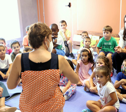 Su Majestad la Reina en un aula de educación infantil