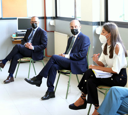 Doña Letizia durante la reunión de trabajo que tuvo lugar en el IES "Gallicum"