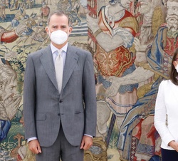 Su Majestad el Rey con la secretaria general Iberoamaericana, Rebeca Grynspan