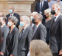 Don Felipe durante las ceremonias fúnebres