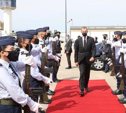 Su Majestad el Rey despedido con Honores en el Aeropuerto Militar Figo Maduro