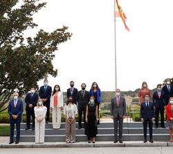 Fotografía de grupo de Su Majestad el Rey con una Delegación de la Junta Directiva de ICEX ALUMNI