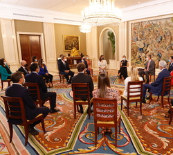 Su Majestad el Rey durante la audiencia a una Delegación de la Junta Directiva de ICEX ALUMNI